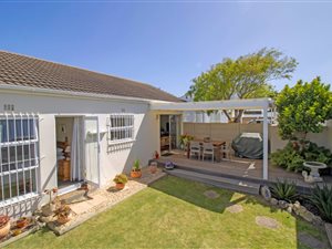 3 Bed House in Bergvliet
