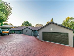 4 Bed House in Noordheuwel