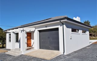 3 Bedroom House in Bredasdorp