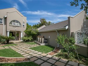 4 Bed House in Cedar Lakes