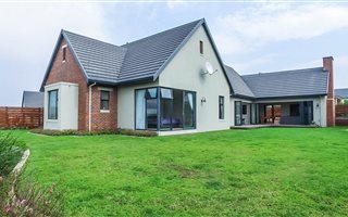 4 Bedroom House in Cotswold Downs Estate
