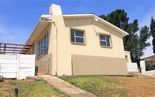 4 Bedroom House in Van Riebeeck Heights