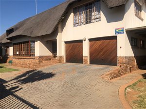 4 Bed House in Montana Park