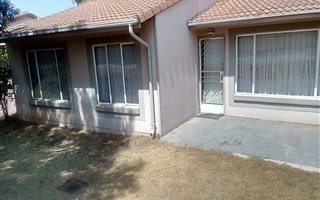 3 Bedroom House in Country View
