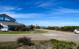 665 m² Land available in Boggomsbaai