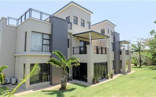 3 Bedroom Apartment in Palm Lakes Estate