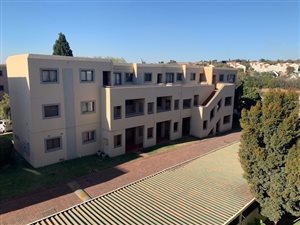 2 Bed Apartment in Weltevreden Park