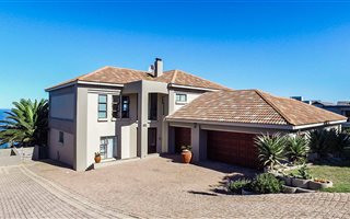 6 Bedroom House in Mossel Bay Golf Estate
