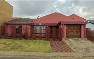 5 Bedroom House in Lenasia South