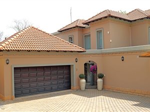 3 Bed House in Hyde Park
