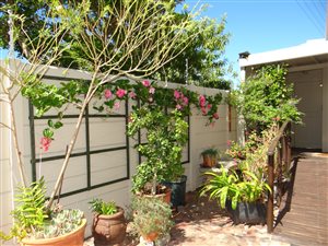 1 Bedroom Garden Cottage in Meadowridge