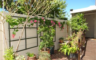 1 Bedroom Garden Cottage in Meadowridge