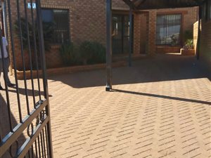 2 Bed House in Naledi