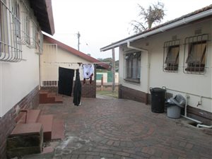 6 Bed House in Glenmore