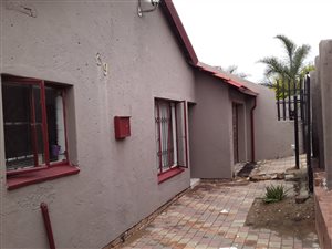 3 Bed House in Olievenhoutbosch