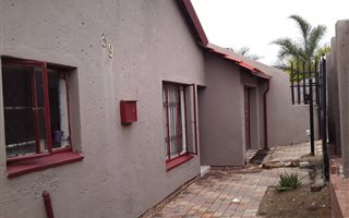 3 Bedroom House in Olievenhoutbosch