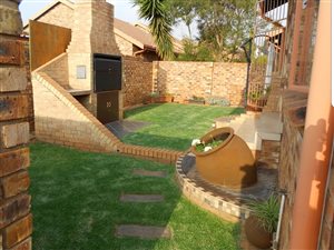 2 Bed Townhouse in Bronberrick