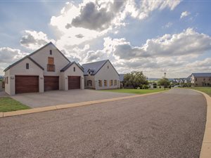 3 Bed House in Waterlake Farm