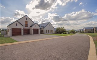 3 Bedroom House in Waterlake Farm