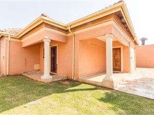 4 Bed House in Actonville
