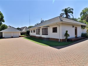 4 Bed House in Lynnwood Glen