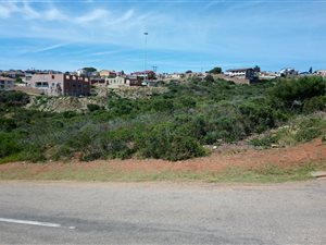 898 m² Land available in De Bakke