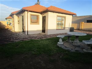 3 Bed House in Olievenhoutbosch