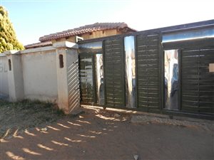 2 Bed House in Protea Glen