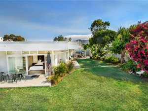 5 Bed House in Bergvliet