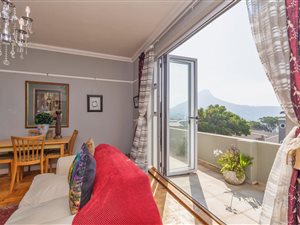 2 Bed Apartment in Vredehoek