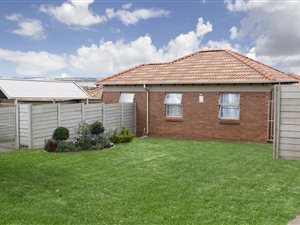 3 Bed House in Thatch Hill Estate