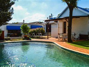 4 Bed House in Highway Gardens