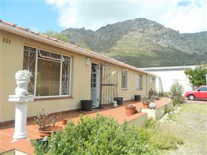 3 Bed House in Lakeside