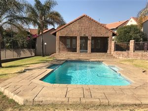 2 Bed Townhouse in Edenglen