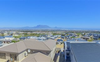 6 Bedroom House in Plattekloof
