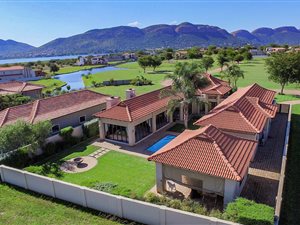 4 Bed House in The Islands Estate