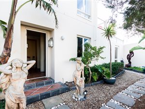 3 Bed House in West Beach