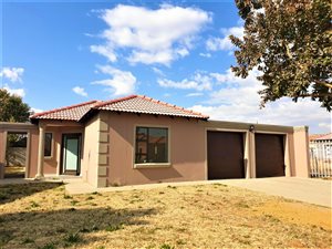 3 Bed House in Mandela View