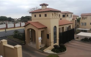 3 Bedroom Apartment in Carlswald Estate