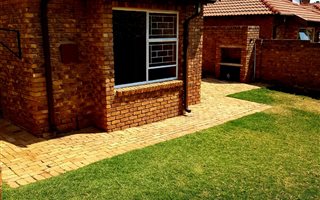 3 Bedroom Townhouse in Weltevreden Park