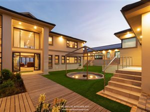 8 Bed House in Pinnacle Point Golf Estate