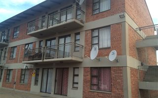 2 Bedroom Flat in Ehrlich Park
