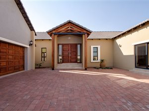 4 Bed House in Midstream Hill