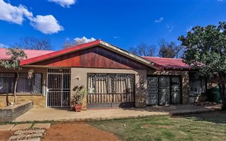 4 Bedroom House in Universitas