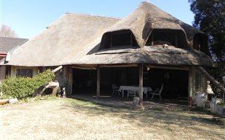 2072 ha Farm with House in Mantevrede
