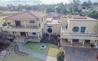 6 Bedroom House in Alan Manor