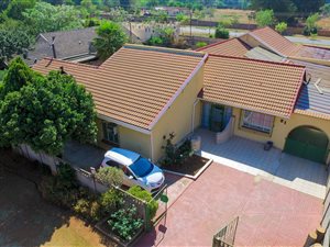 6 Bedroom House in Mayfield Park
