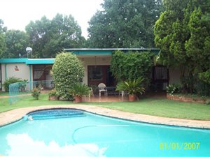 8500 m² Land available in Bredell AH