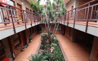2 Bedroom Apartment in Nimrod Park