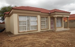 3 Bedroom House in Ivy Park
